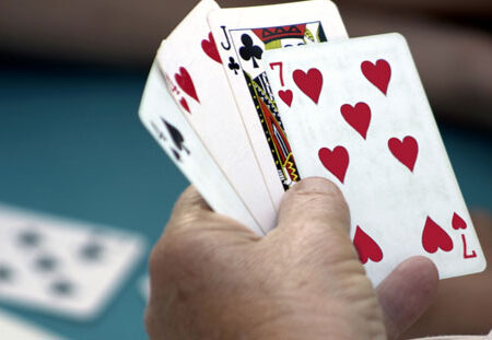 Come giocare a Omaha Poker: Regole, Consigli e Strategie
