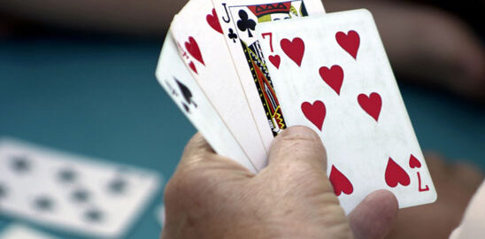 Come giocare a Omaha Poker: Regole, Consigli e Strategie